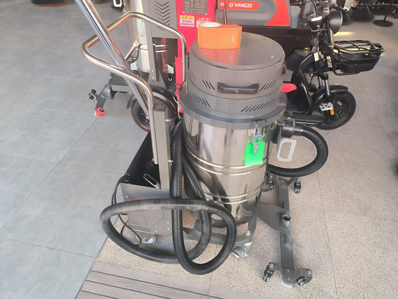 盈達(dá)鋰電采購揚(yáng)子C10工業(yè)吸塵器